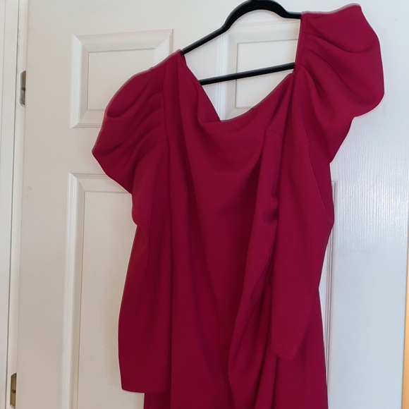 Asymmetric ruffle sleeved party dress - Picture 3 of 4
